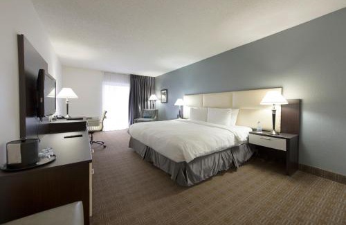 Wynford-Concorde Hotel | Toronto Don Valley Hotel and Suites