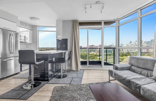 Fort York Hotel | Toronto Waterfront Stay