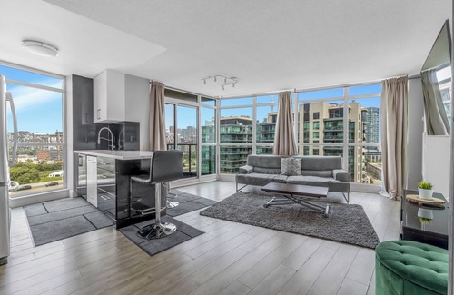 Fort York Hotel | Toronto Waterfront Stay