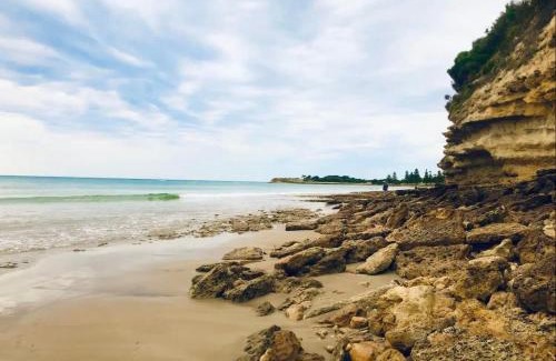 Torquay House | Torquay Central Beach Retreat