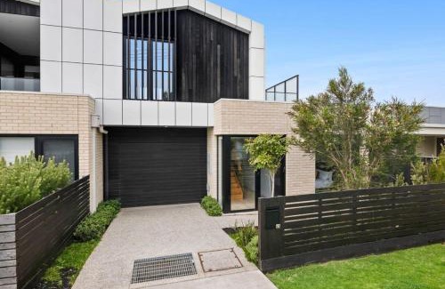 Torquay House | Torquay Central Beach Retreat