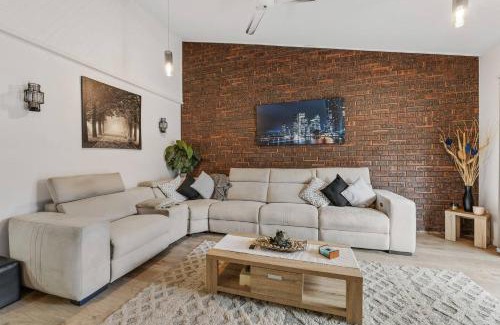 Torquay Apartment | 'Torquay Terrace' Coastal Charm and Laidback Living