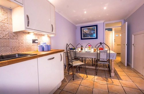 Torquay House | Torquay Town House within a few minutes walk of the Blue Flag Meadfoot Beach.