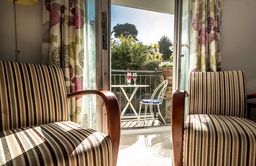 Torquay House | Torquay Town House within a few minutes walk of the Blue Flag Meadfoot Beach.