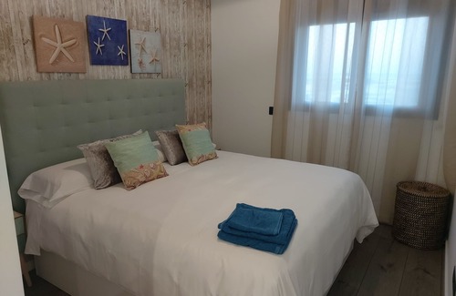 Cadiz Apartment | Torre Dárenas, Victoria beach, swimming pool, gymnasium and parking lot