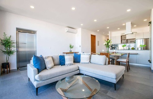Colonia 5 de Diciembre Condo | Torre Doze Private Penthouse