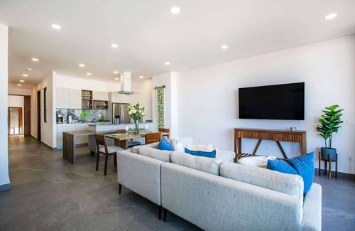 Colonia 5 de Diciembre Condo | Torre Doze Private Penthouse