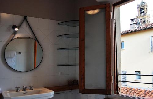 San Giovanni Apartment | Torre Lambertesca
