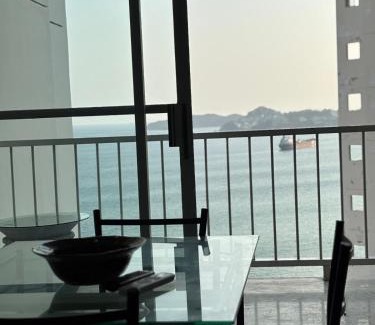 Club Deportivo Apartment | Torres gemelas - Suite equipada con vista a la bahía