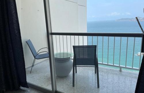 Club Deportivo Apartment | Torres gemelas - Suite equipada con vista a la bahía