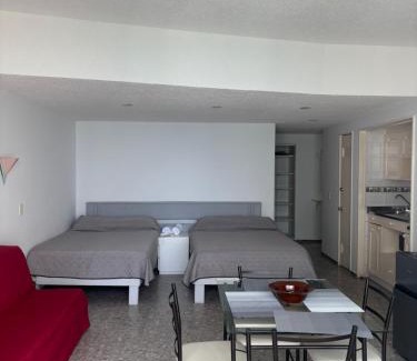 Club Deportivo Apartment | Torres gemelas - Suite equipada con vista a la bahía