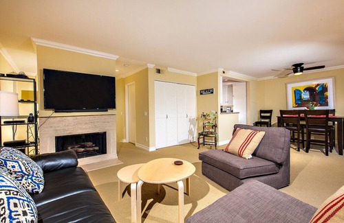 Del Mar Heights Condo | Torrey Pines Treasure - Steps to Torrey Pines Beach and Hiking Trails
