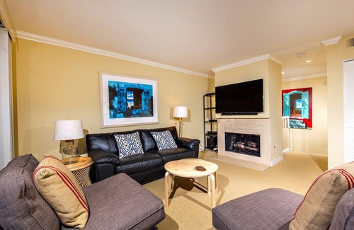 Del Mar Heights Condo | Torrey Pines Treasure - Steps to Torrey Pines Beach and Hiking Trails