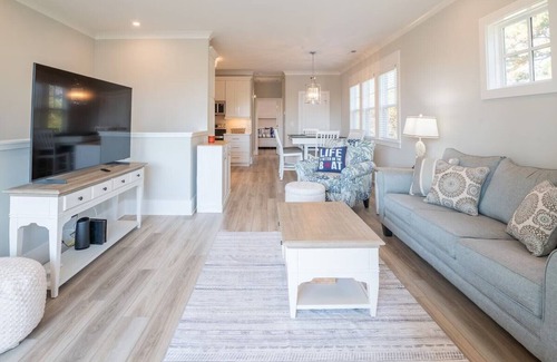 Carolina Beach Condo | Tortuga's Lie: 3BDRM condo, sleeps 8, very short walk to beach access point.