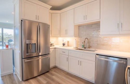 Carolina Beach Condo | Tortuga's Lie: 3BDRM condo, sleeps 8, very short walk to beach access point.