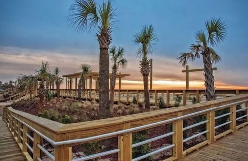 Carolina Beach Condo | Tortuga's Lie: 3BDRM condo, sleeps 8, very short walk to beach access point.