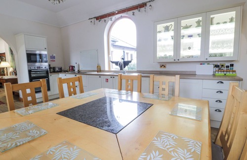 Peebles House | TORVIEW HOUSE, pet friendly, with open fire in Peebles