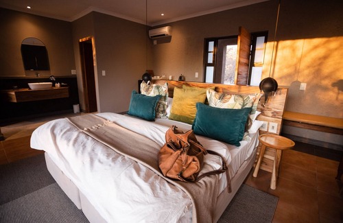 Okaukuejo Cabin | Toshari Lodge