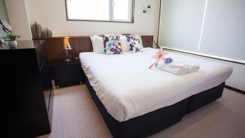 Hirafu House | Toshokan #2