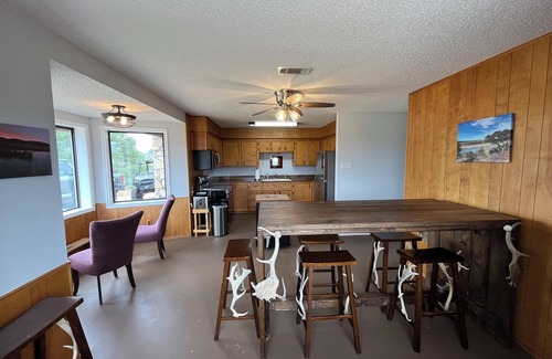 Mason House | Total country 3-bedroom house in awesome Mason with WiFi, AC