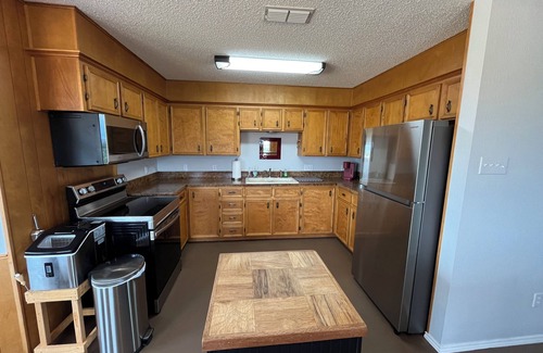 Mason House | Total country 3-bedroom house in awesome Mason with WiFi, AC
