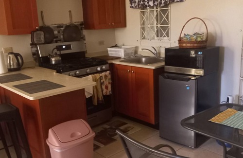 Portmore House | TOTAL ELITE OASIS Cozy, Quiet and Luxurious 1bedroom 1bathroom Suite