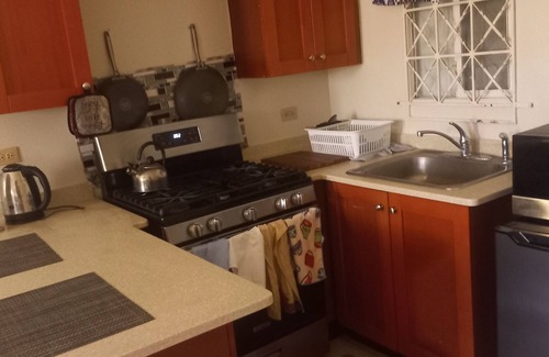 Portmore House | TOTAL ELITE OASIS Cozy, Quiet and Luxurious 1bedroom 1bathroom Suite