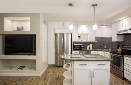 Camelback East Condo | TOTAL REMODEL. BILTMORE AREA CONDO. GREAT LOCATION.