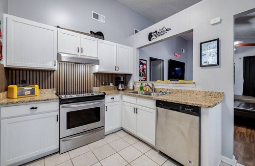 Whitemarsh Island House | Totally 80"s Hideaway