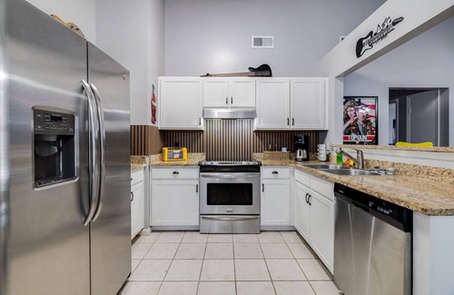 Whitemarsh Island House | Totally 80"s Hideaway