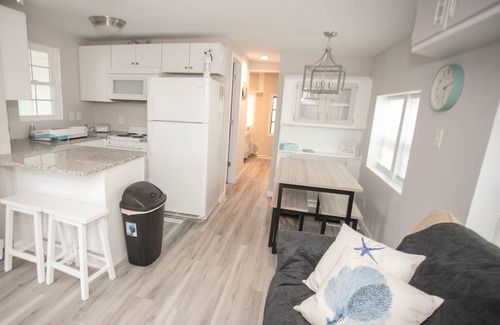 Surfside Beach House | Totally Renovated Family Friendly Beach Bungalow