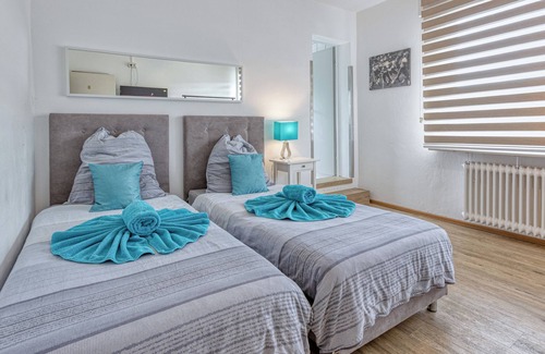 Lohmar Hotel | Touch Down Motel