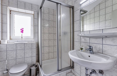 Lohmar Hotel | Touch Down Motel