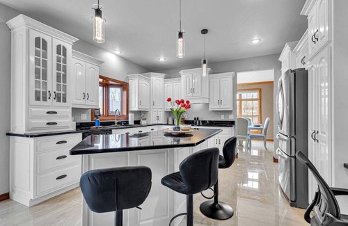 Howard House | Touchdown Retreat – Indoor Pool, Hot Tub & Games!