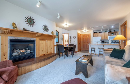 Driggs Condo | Tour National Parks! Hot Tubs & Gym! End Unit! Jackson Hole & Teton Valley, ID!