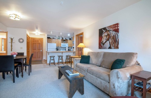 Driggs Condo | Tour National Parks! Hot Tubs & Gym! End Unit! Jackson Hole & Teton Valley, ID!