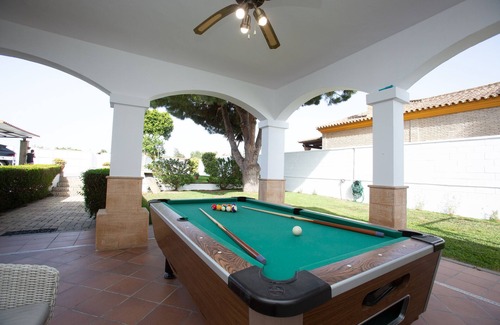 Sanlucar de Barrameda Villa | TOURIST VILLA “LAS RAÍCES” NEAR THE CENTER AND THE BEACHES OF LA JARA.