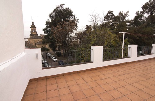 Distrito Centro House | Tourist House Plaza de la Magdalena. Historic helmet. Independent house. Playground