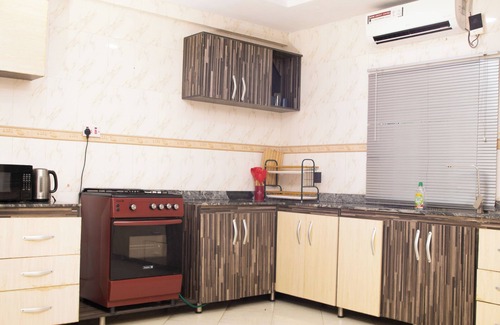 Ikeja Apartment | Tourmaline- Cozy 2-bedroom apartment in serene Lagos with AC