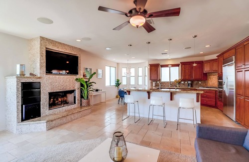 North Pacific Beach House | Tourmaline Tower. Beautiful home in Pacific Beach - walking distance to Tourmaline State Beach