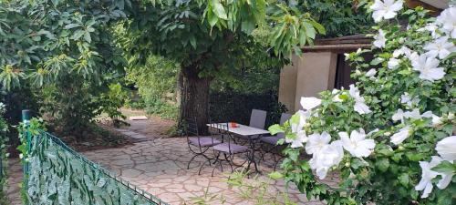 Saint-Avertin Ski Chalet | TourTour in the Loire Valley poolside Chalet