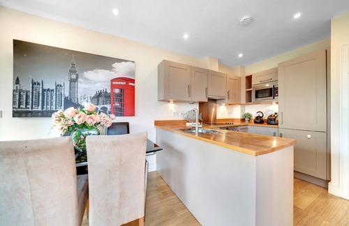 Riverside Apartment | Tower Bridge Modern 2Bed 2Bath Apartment by London Bridge
