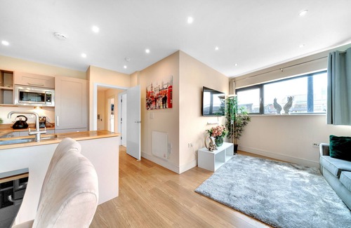Riverside Apartment | Tower Bridge Modern 2Bed 2Bath Apartment by London Bridge