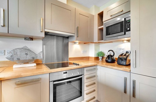 Riverside Apartment | Tower Bridge Modern 2Bed 2Bath Apartment by London Bridge