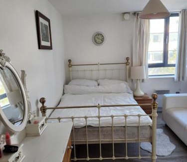 Wapping Apartment | Tower Bridge - Saint Katherine's Dock