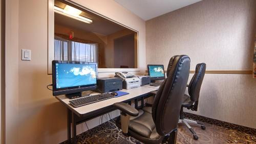 Quesnel Hotel | Tower Inn & Suites