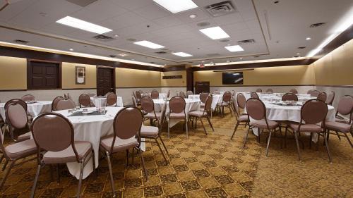 Quesnel Hotel | Tower Inn & Suites