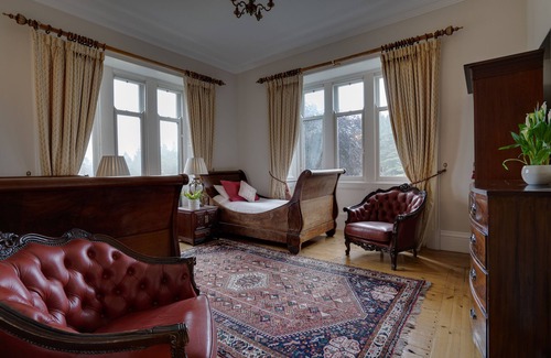 Newton Stewart Apartment | Tower Rooms