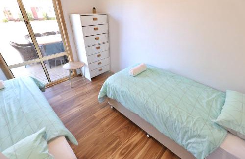 Waterhouse House | Town Central on Ryan 100m to beach and Main Street