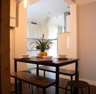 Harrow House | Town Centre 4-bed House